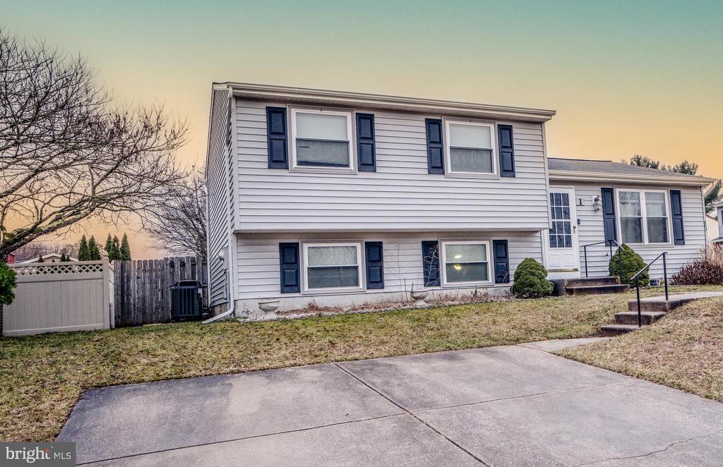 1 DERWOOD COURT