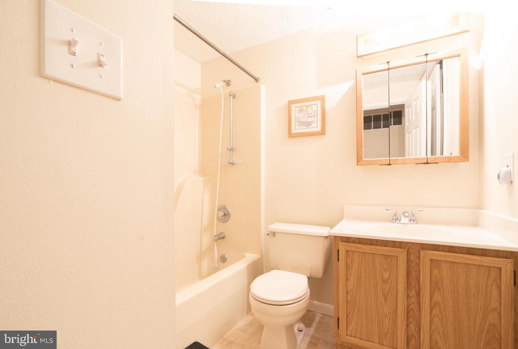 1 DERWOOD COURT