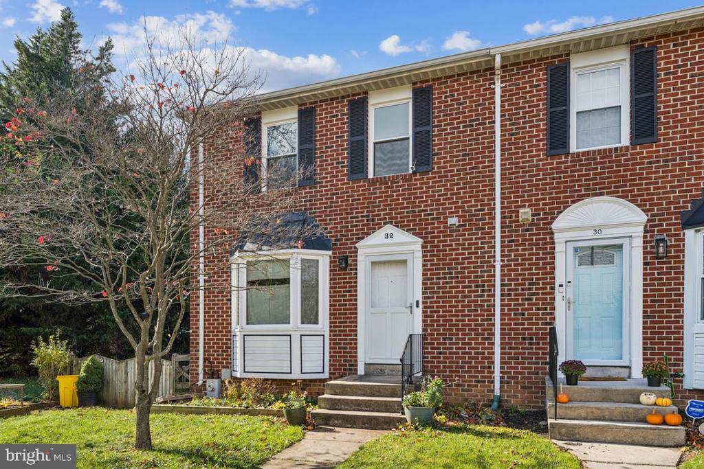 32 STONEWAY PLACE