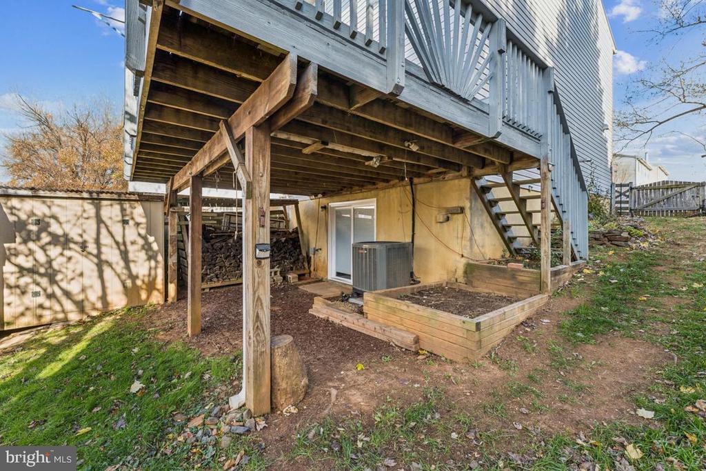32 STONEWAY PLACE