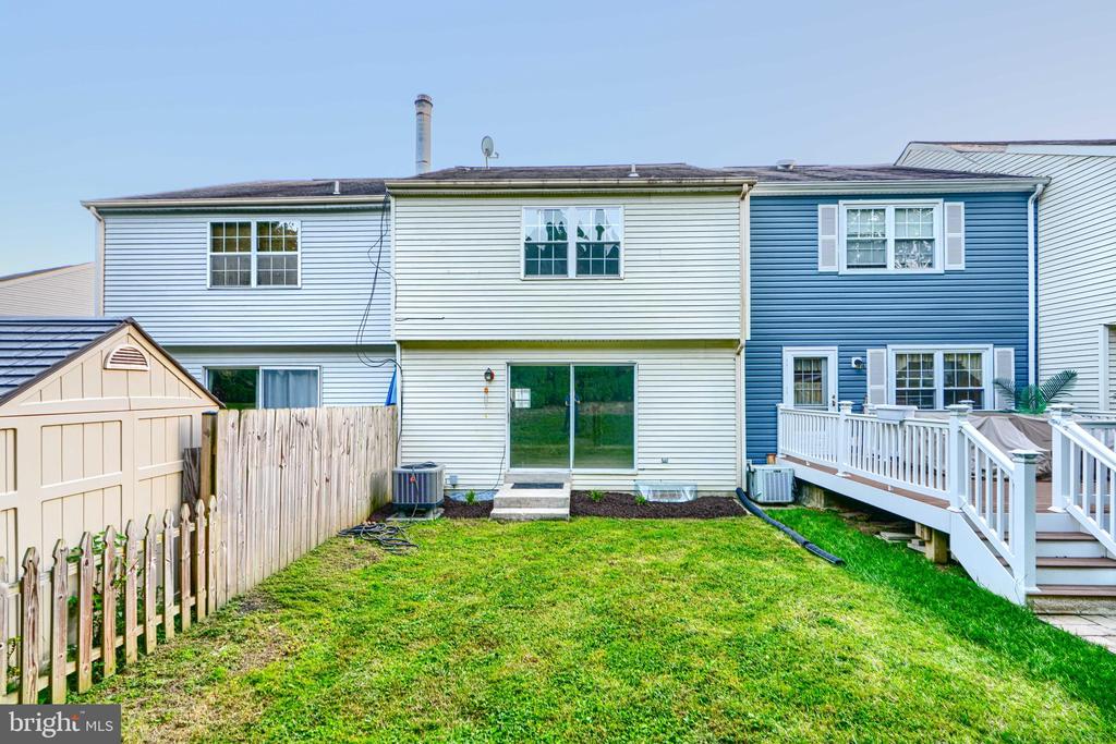 28 SANDSTONE COURT
