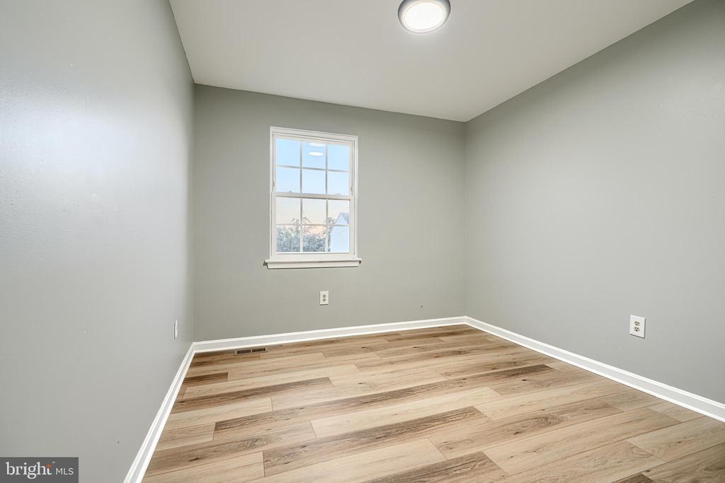 28 SANDSTONE COURT