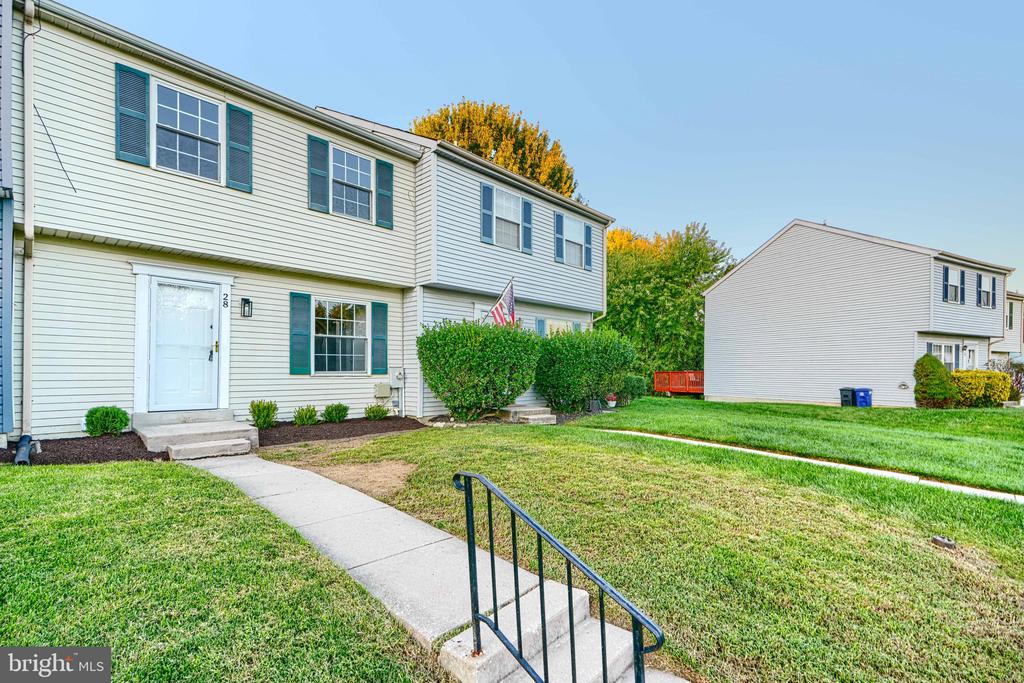28 SANDSTONE COURT
