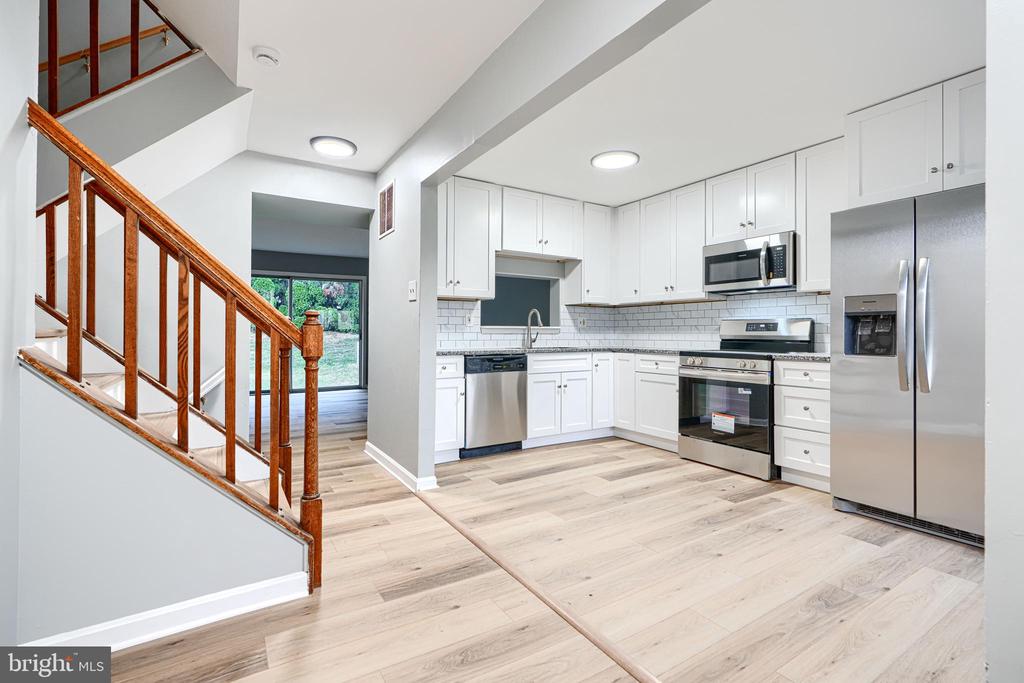 28 SANDSTONE COURT