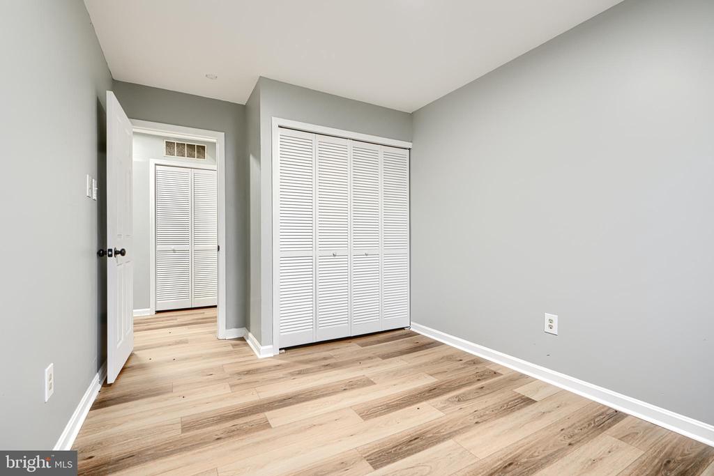 28 SANDSTONE COURT