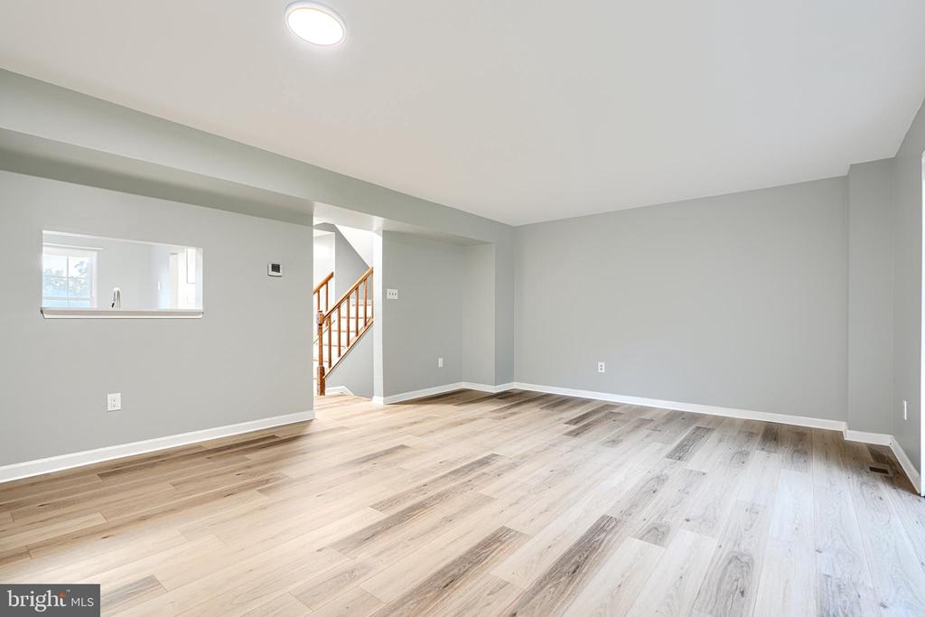 28 SANDSTONE COURT