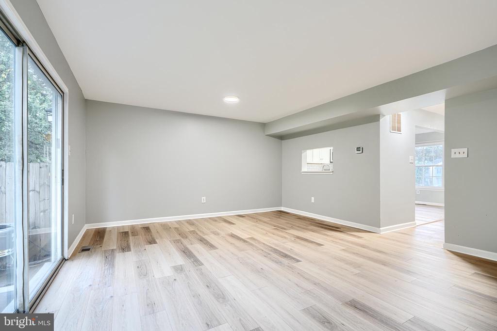 28 SANDSTONE COURT