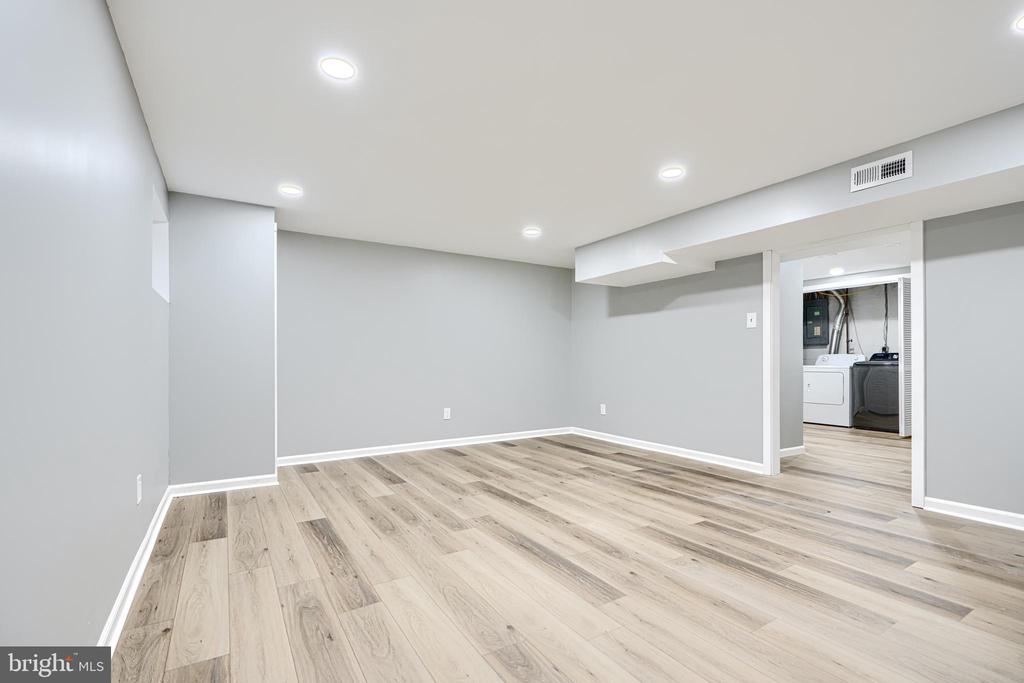 28 SANDSTONE COURT