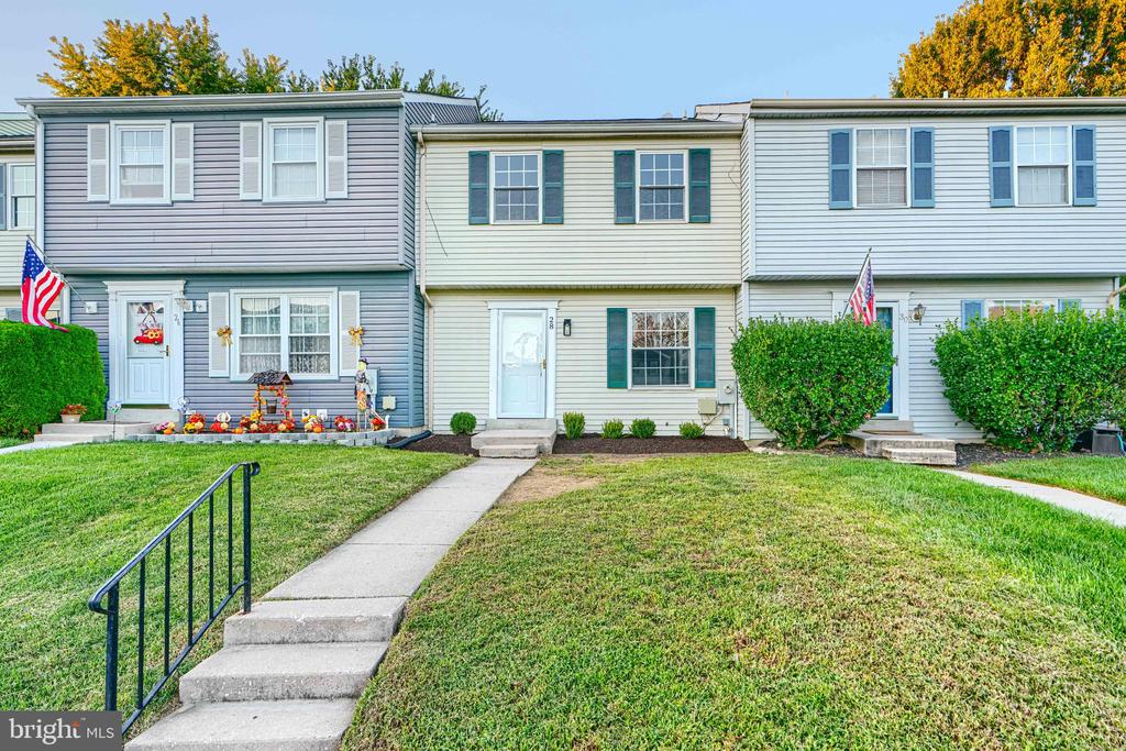 28 SANDSTONE COURT