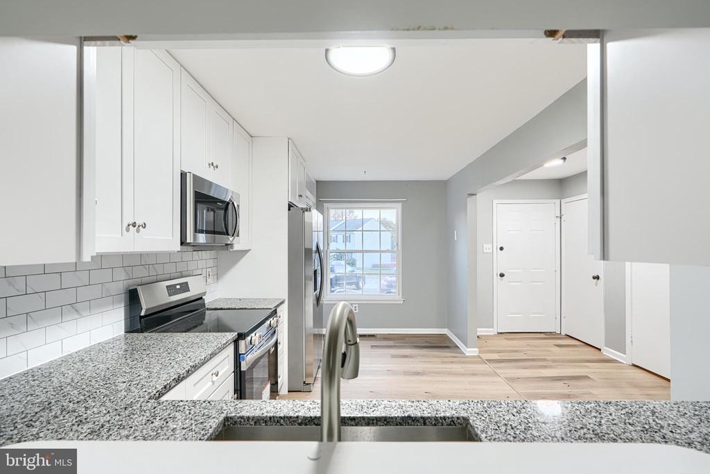 28 SANDSTONE COURT