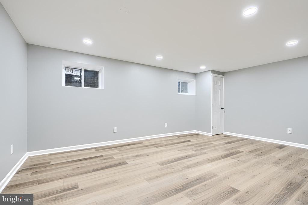 28 SANDSTONE COURT