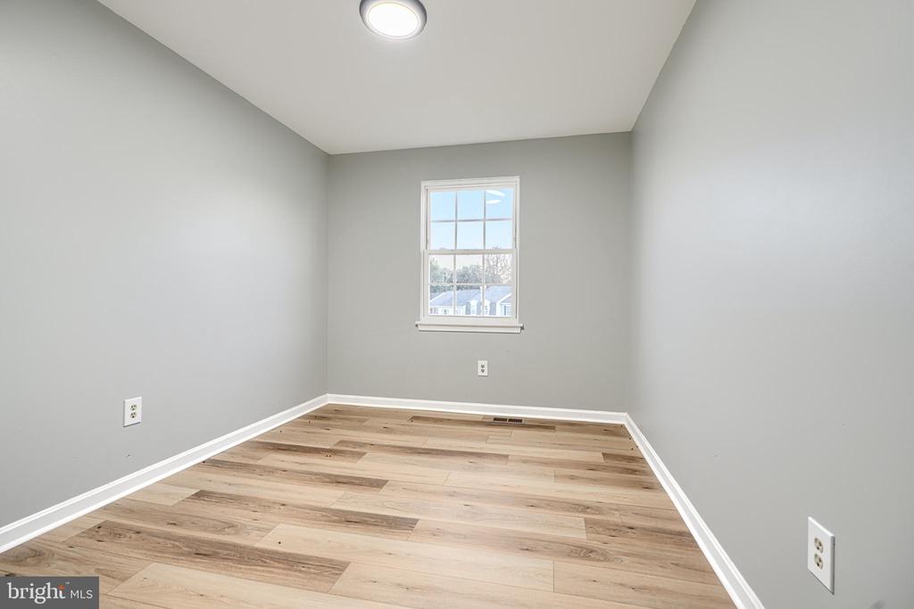 28 SANDSTONE COURT