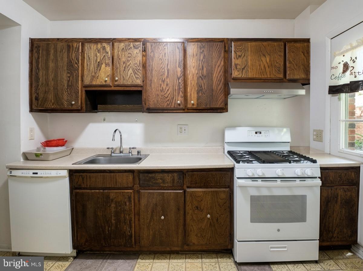16 SLAVIN COURT 4H