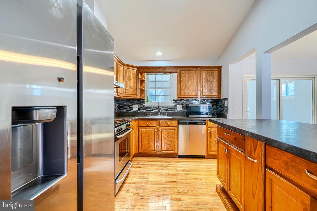 3 DAJOBE COURT