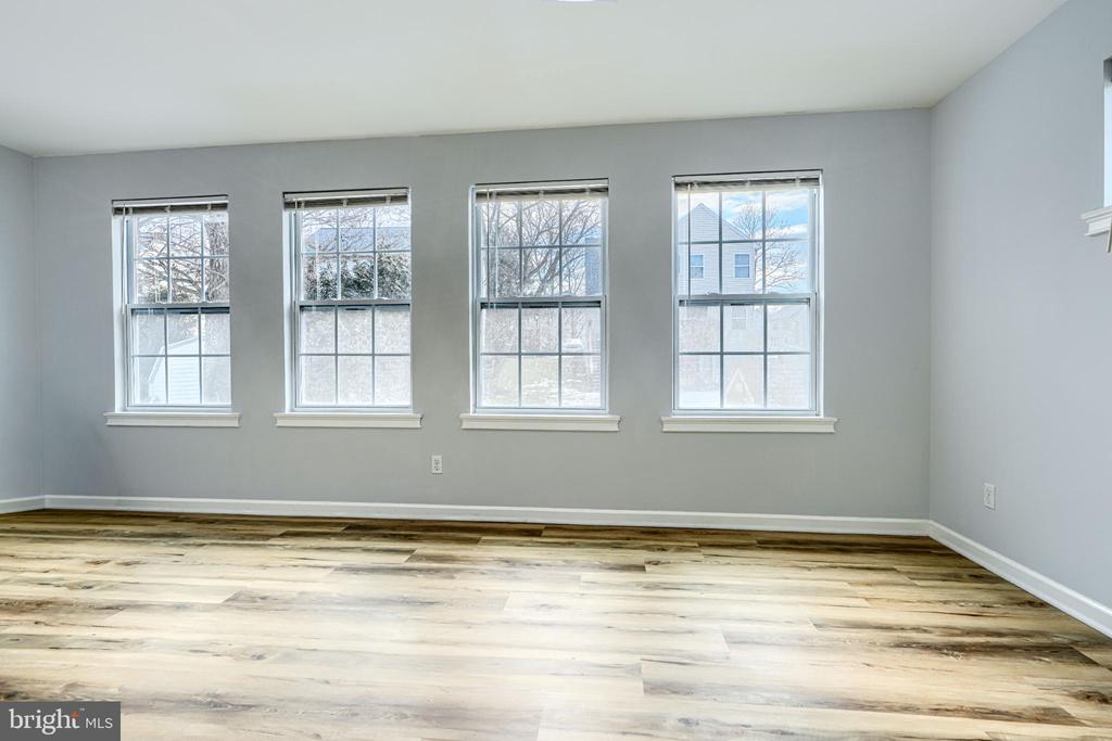 3 DAJOBE COURT