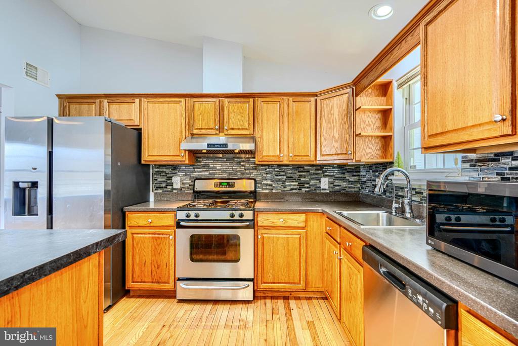 3 DAJOBE COURT