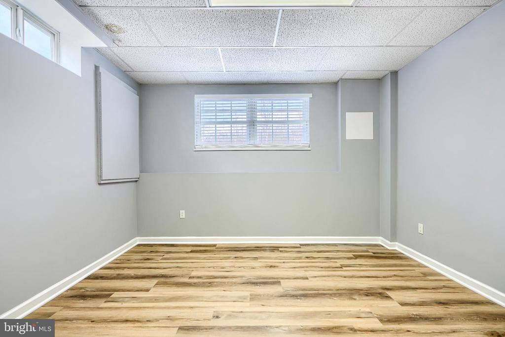 3 DAJOBE COURT