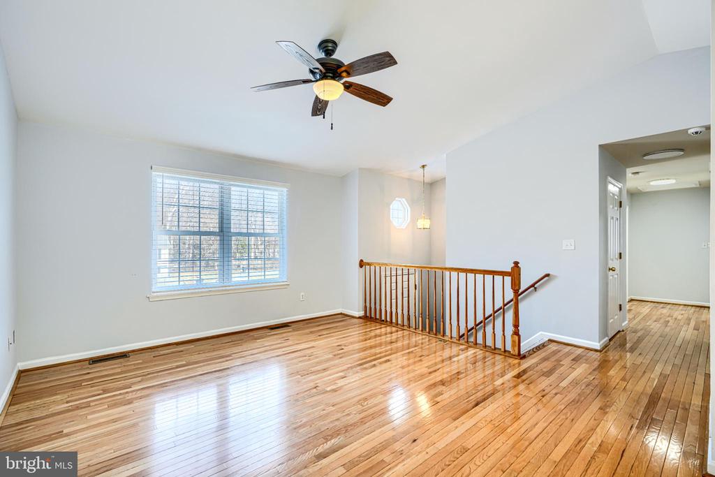 3 DAJOBE COURT