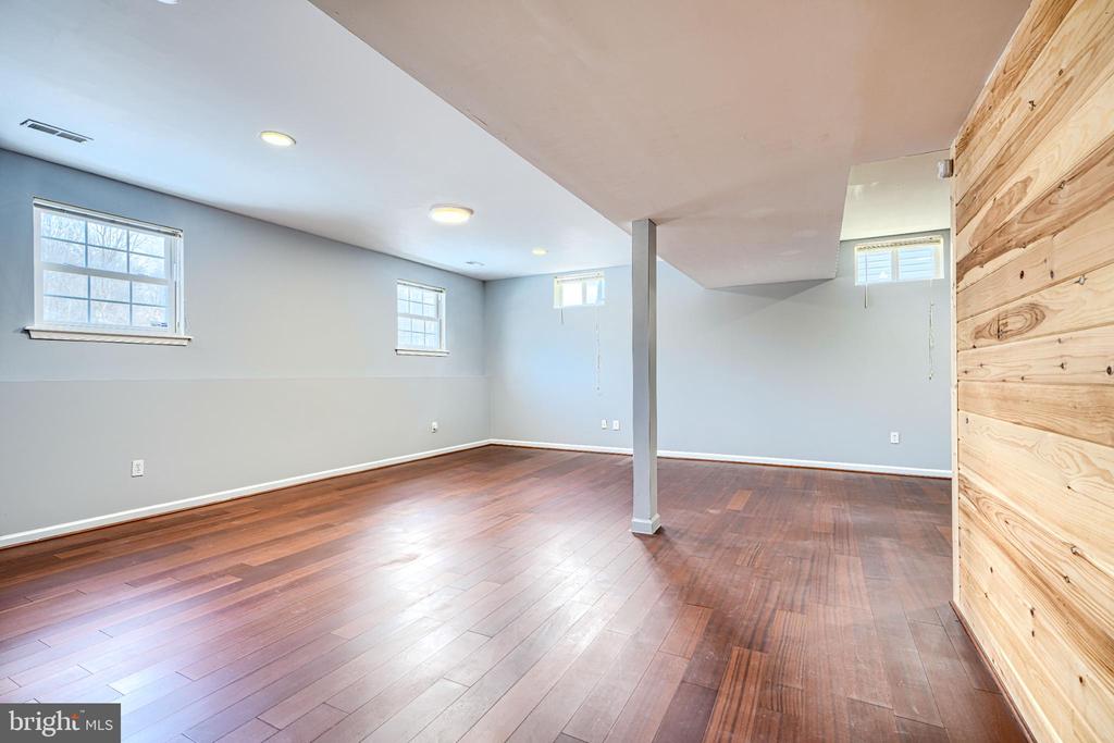 3 DAJOBE COURT
