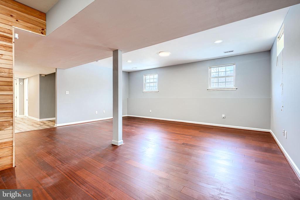 3 DAJOBE COURT