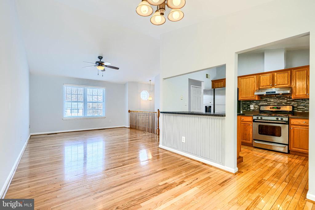 3 DAJOBE COURT