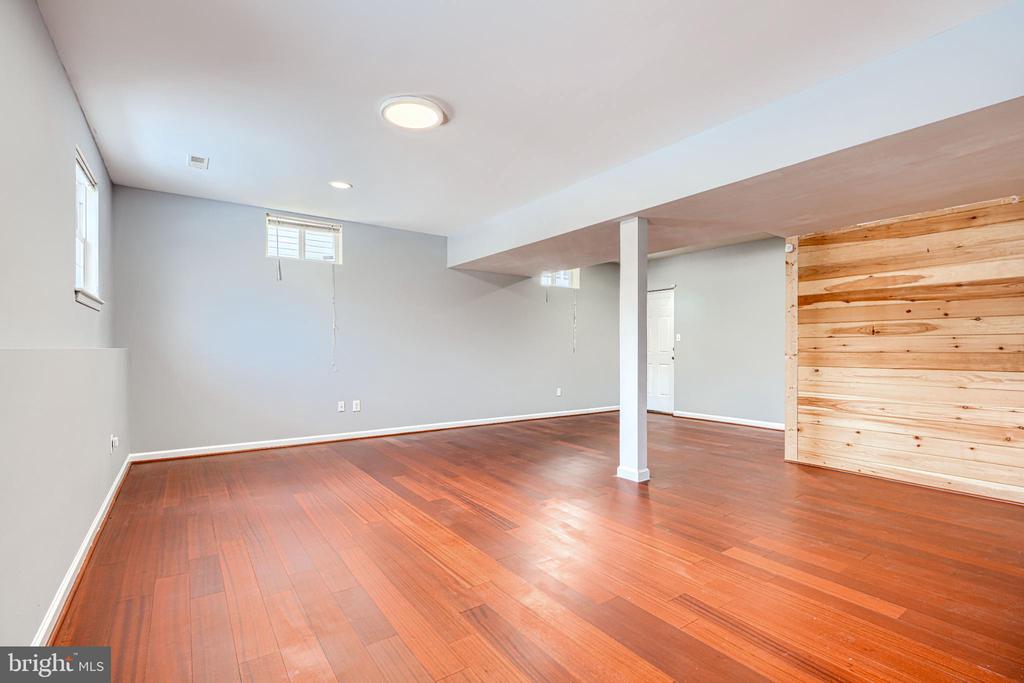 3 DAJOBE COURT