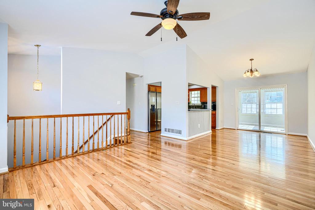 3 DAJOBE COURT