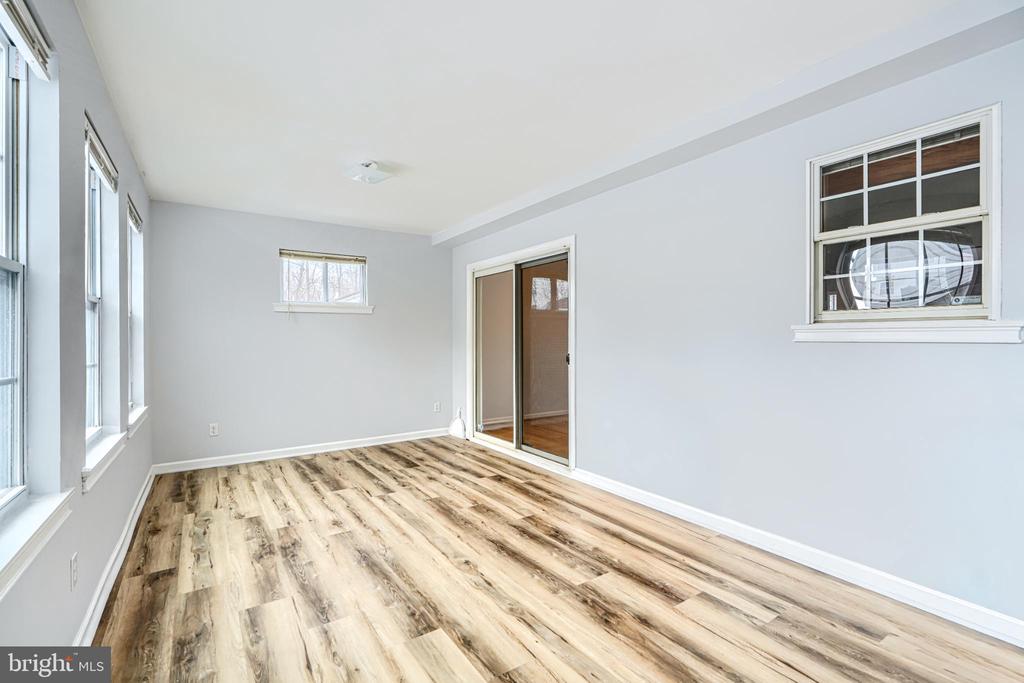 3 DAJOBE COURT