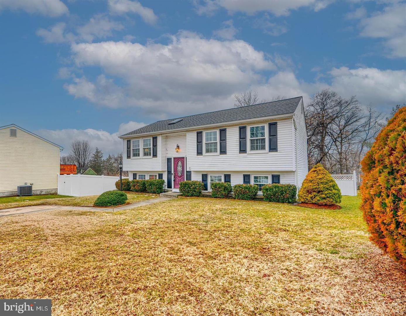 8908 GOLDEN TREE LANE