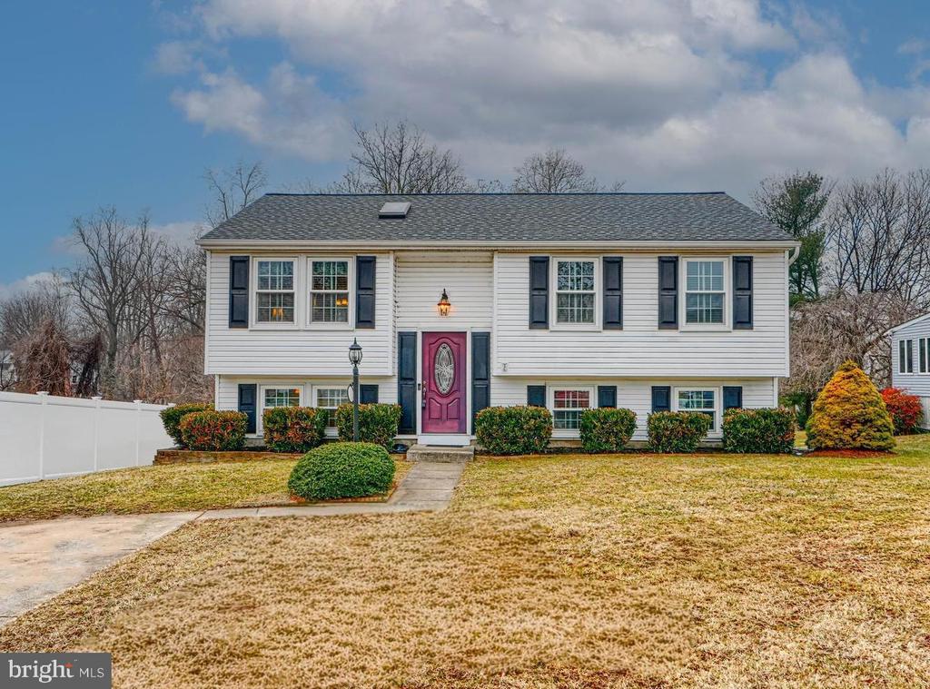 8908 GOLDEN TREE LANE