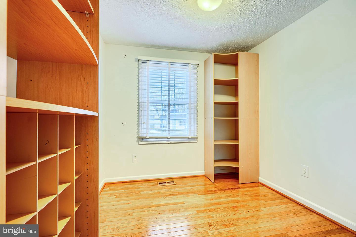 8908 GOLDEN TREE LANE