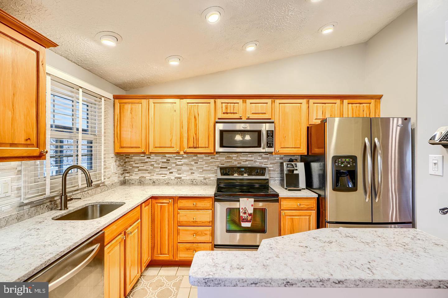 8908 GOLDEN TREE LANE