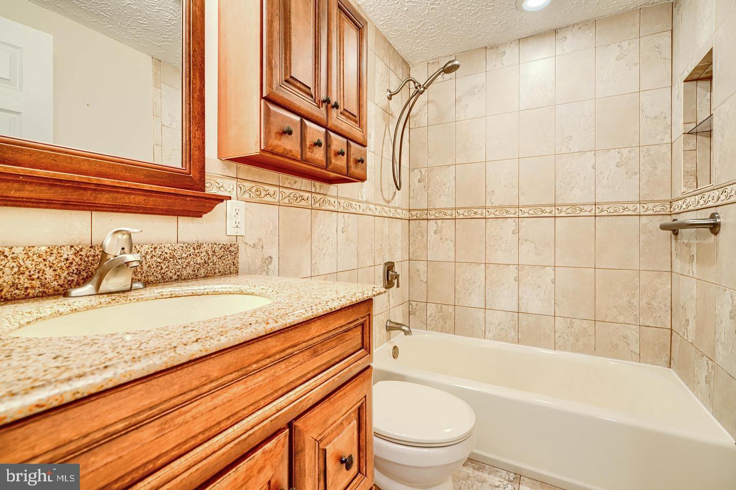 8908 GOLDEN TREE LANE