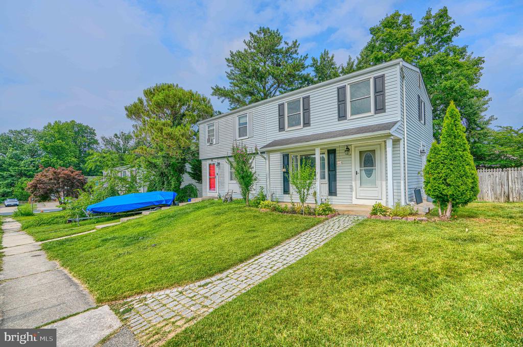 7 AMBOLIN COURT