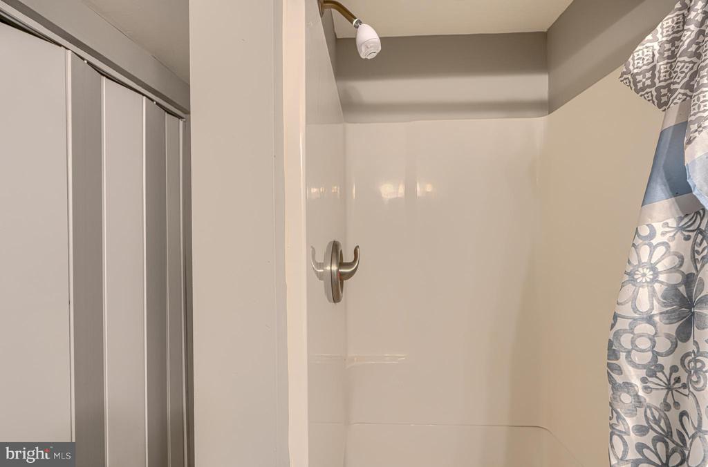 7 AMBOLIN COURT