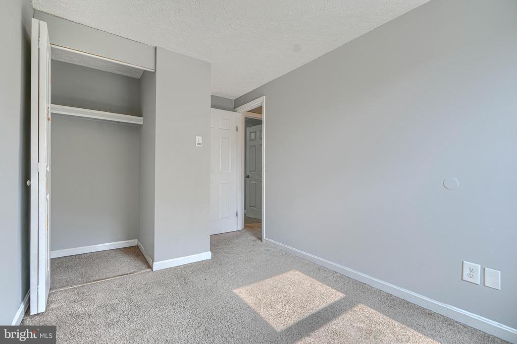 7 AMBOLIN COURT