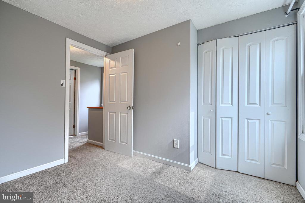 7 AMBOLIN COURT