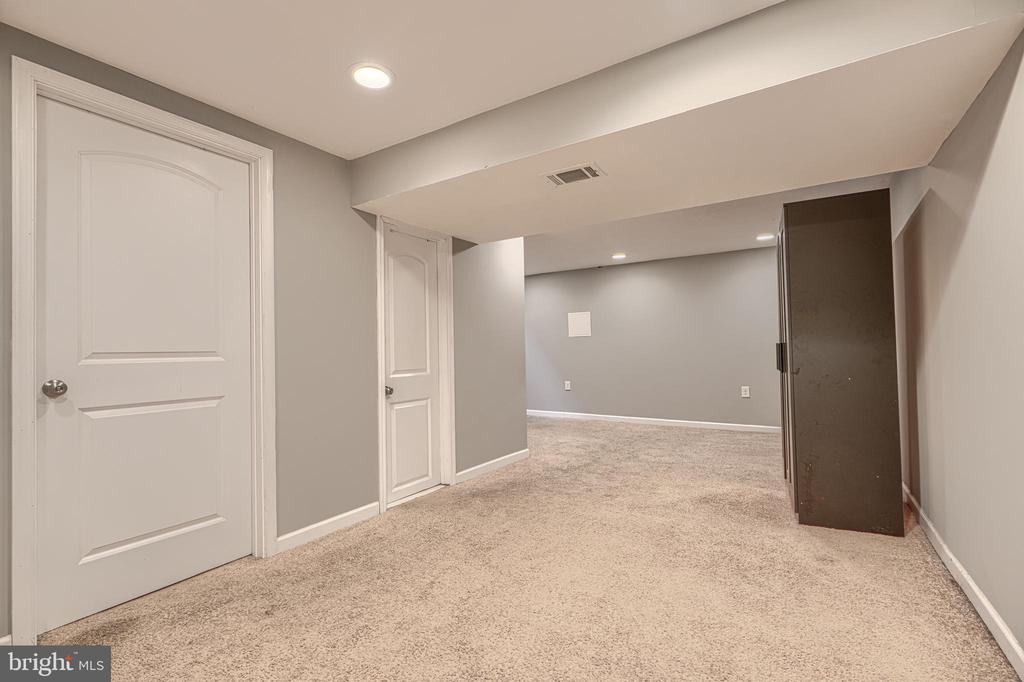 7 AMBOLIN COURT
