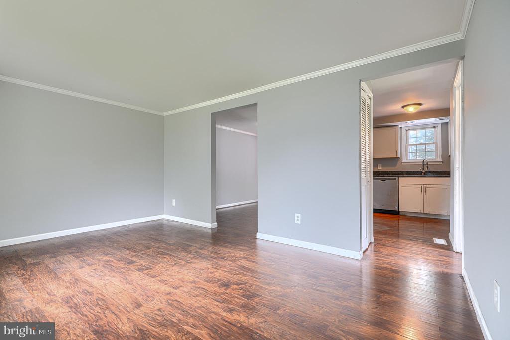 7 AMBOLIN COURT