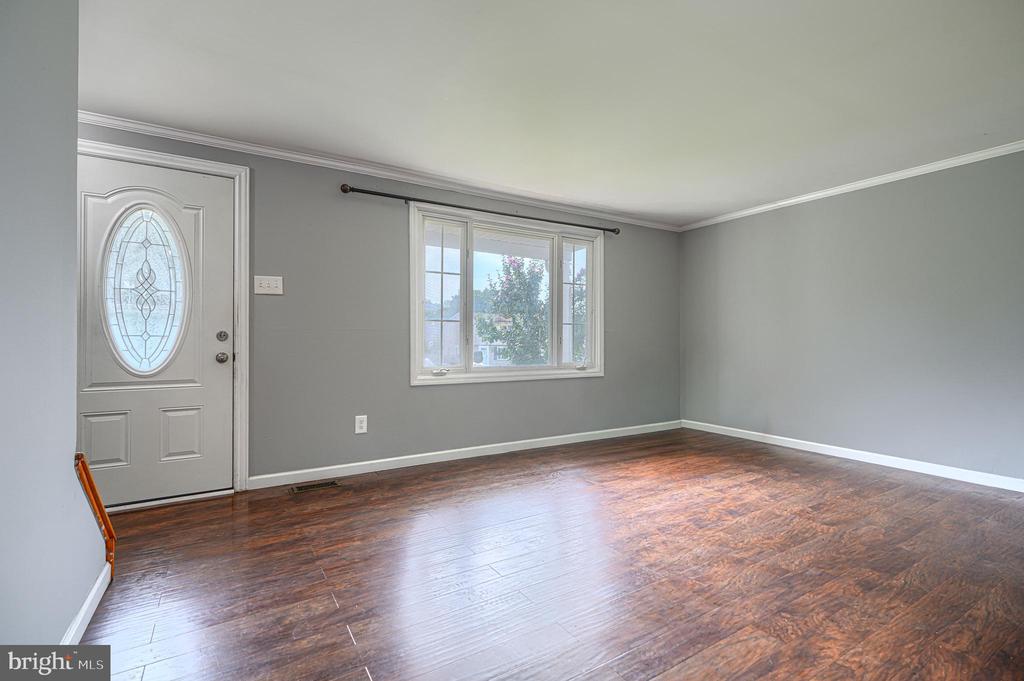 7 AMBOLIN COURT