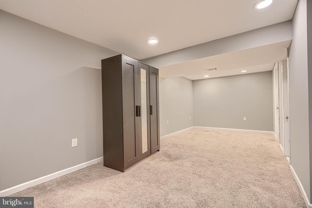 7 AMBOLIN COURT