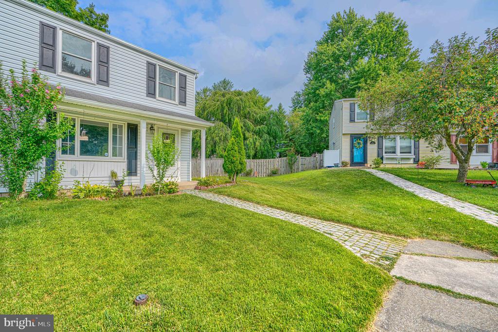 7 AMBOLIN COURT