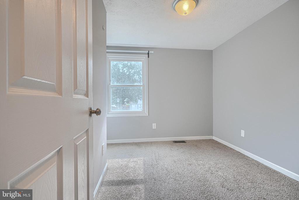 7 AMBOLIN COURT