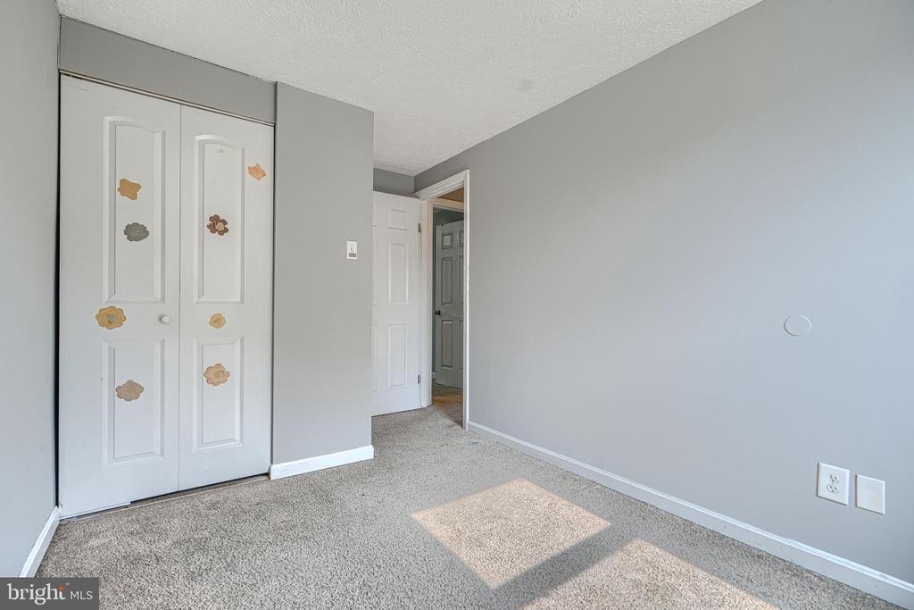 7 AMBOLIN COURT