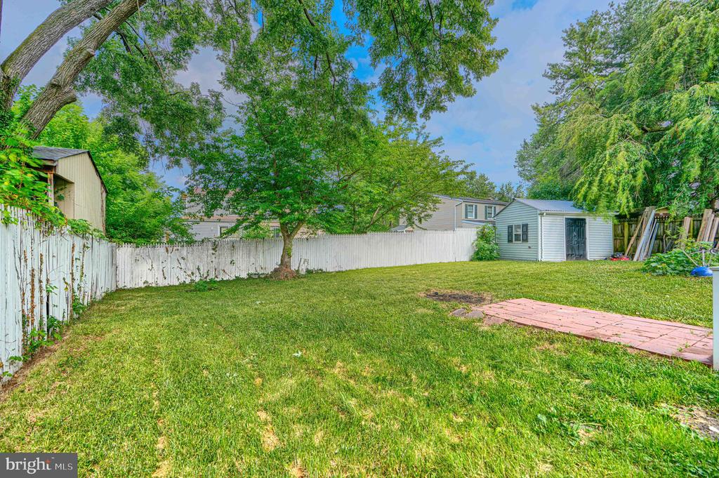 7 AMBOLIN COURT
