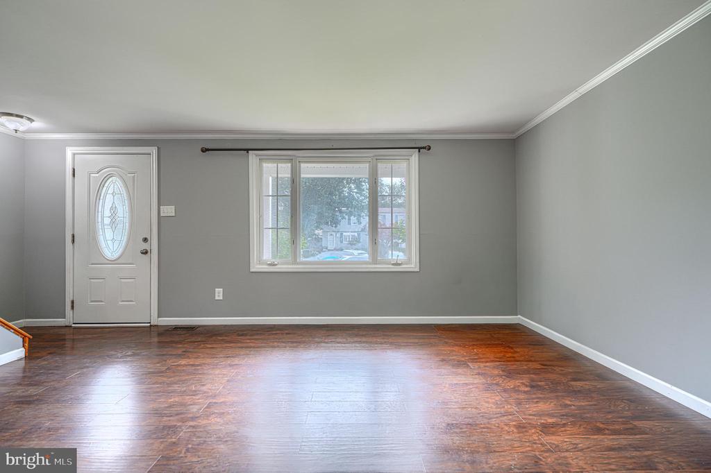 7 AMBOLIN COURT