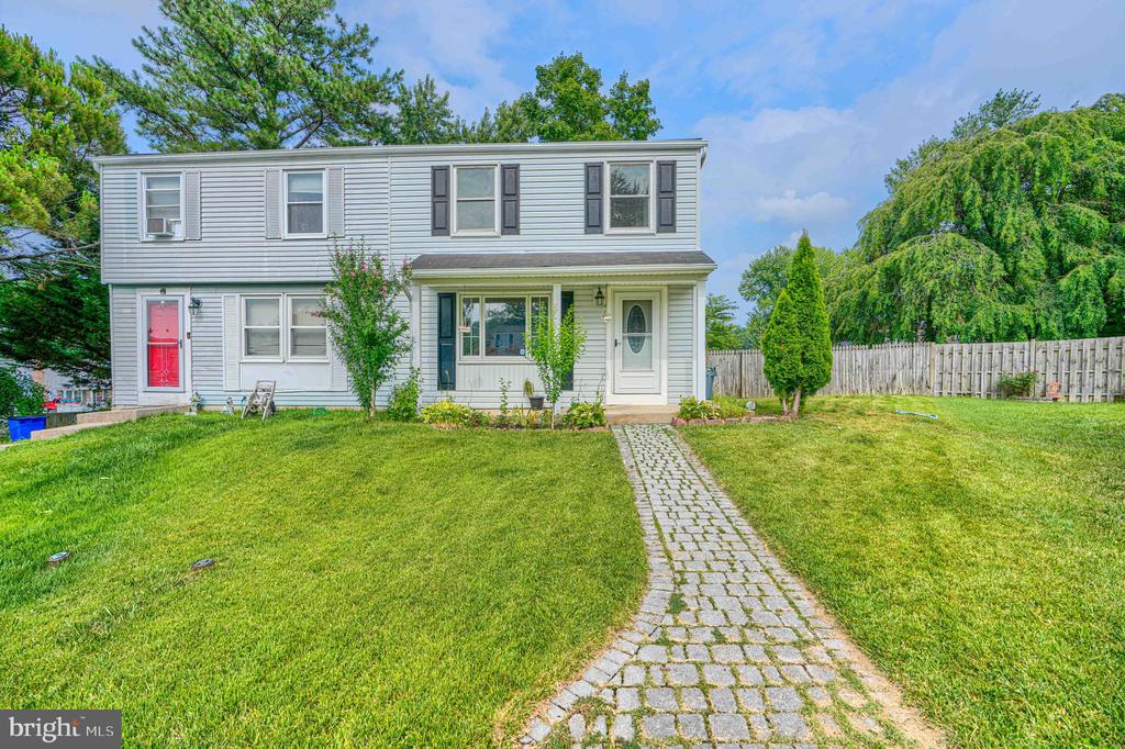 7 AMBOLIN COURT