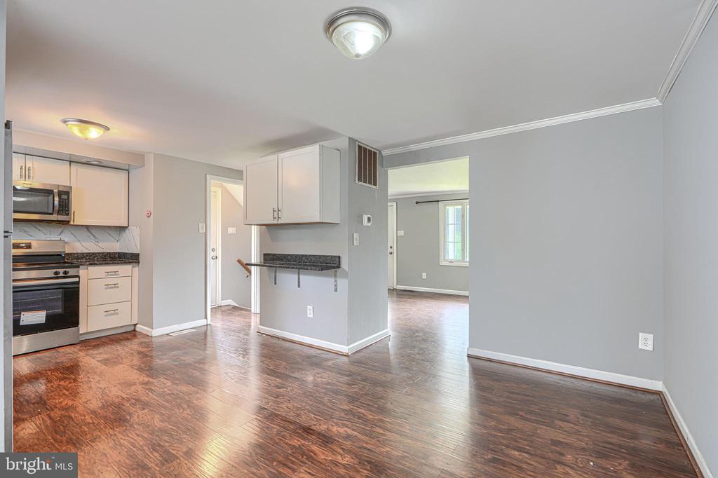 7 AMBOLIN COURT