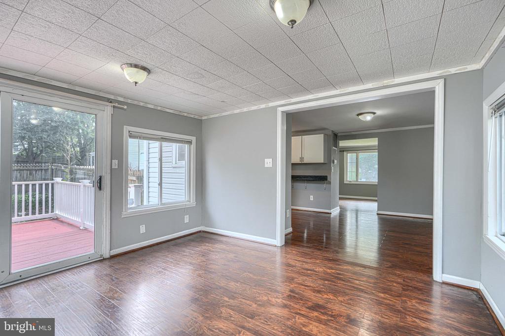 7 AMBOLIN COURT