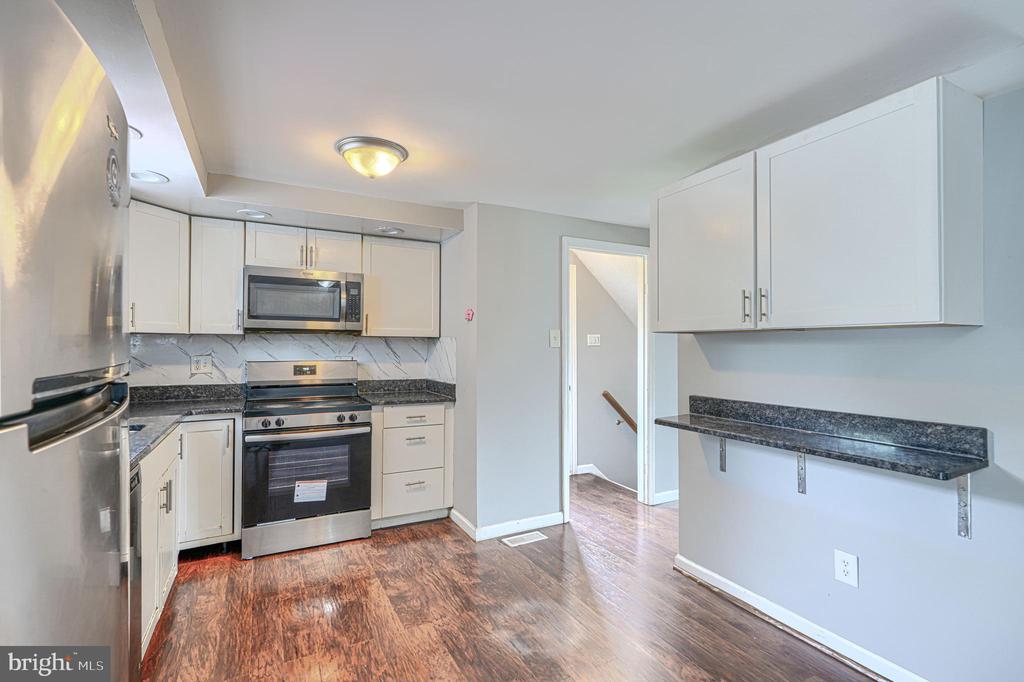 7 AMBOLIN COURT
